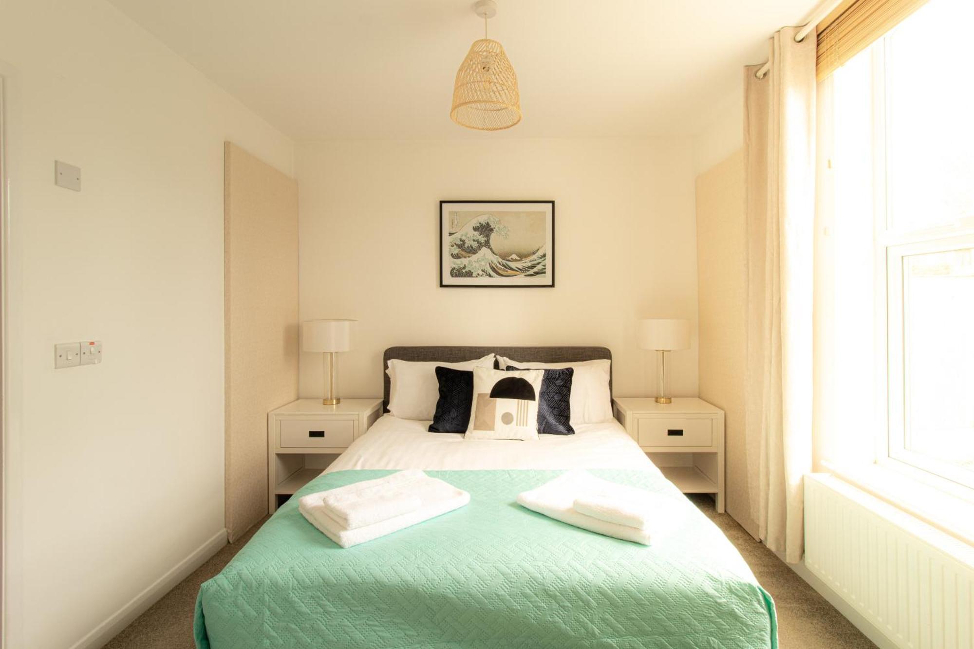 Crescent House Apartments Telford Eksteriør billede